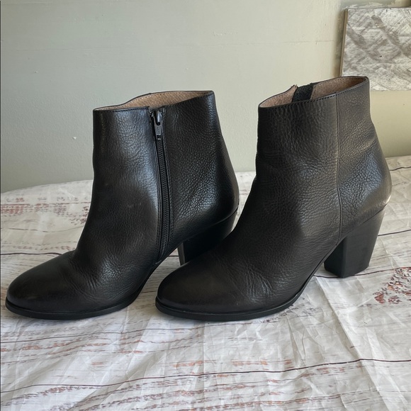 Fat Face Black Ankle Booties - Picture 4 of 8